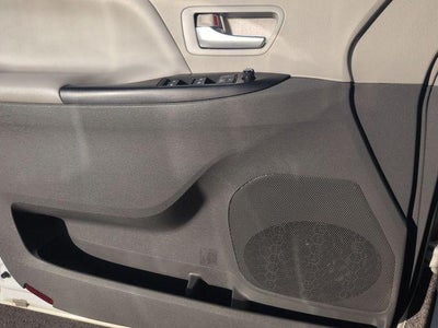 2015 Toyota SIENNA LE 3.5L LE 8 Passenger