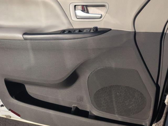 2015 Toyota SIENNA LE 3.5L LE 8 Passenger