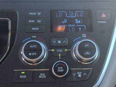 2015 Toyota SIENNA LE 3.5L LE 8 Passenger