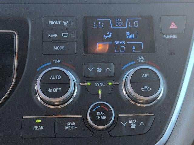 2015 Toyota SIENNA LE 3.5L LE 8 Passenger