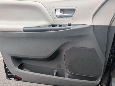 2018 Toyota SIENNA LE 3.5L LE 8 Passenger