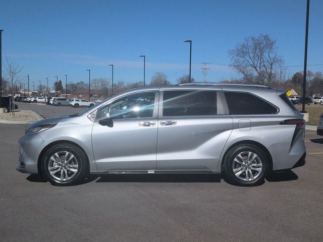 2022 Toyota Sienna Limited 7 Passenger