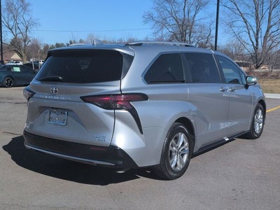 2022 Toyota Sienna Limited 7 Passenger