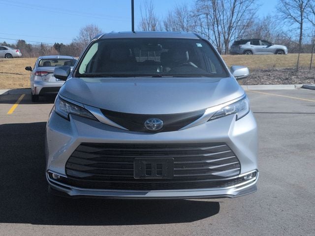 2022 Toyota Sienna Limited 7 Passenger