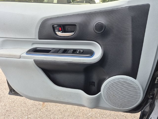 2013 Toyota PRIUS c Two