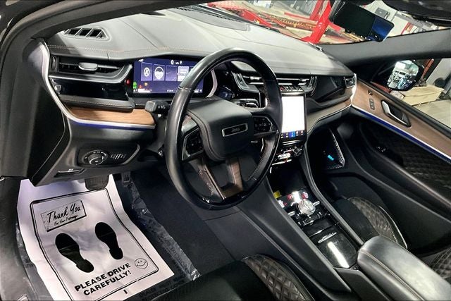 2022 Jeep Grand Cherokee Summit