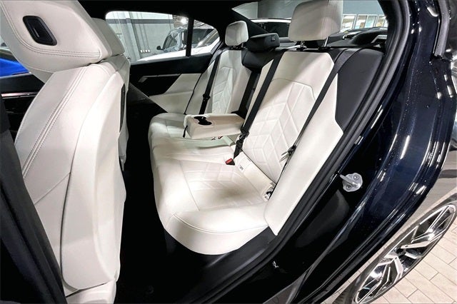 2026 BMW 5 Series 550e xDrive