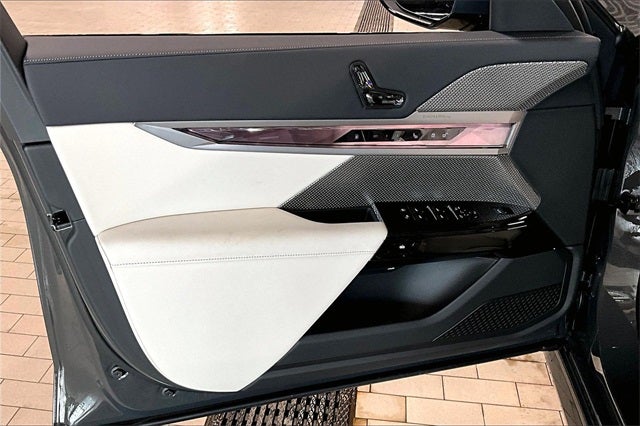 2026 BMW 7 Series 750e xDrive