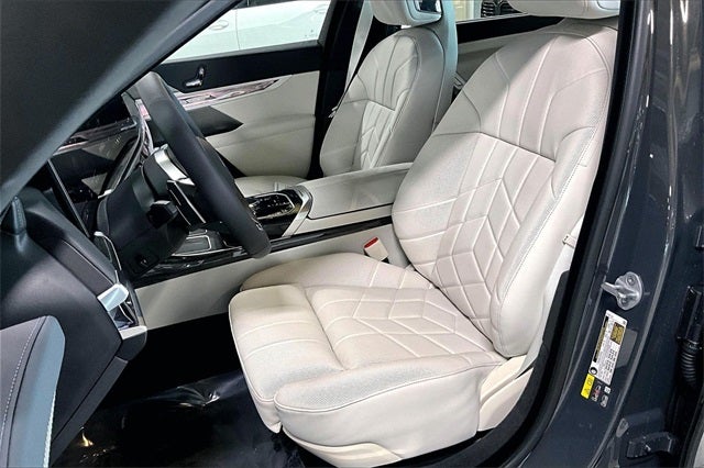 2026 BMW 7 Series 750e xDrive