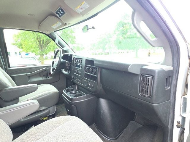 2017 Chevrolet Express 3500 LT Passenger