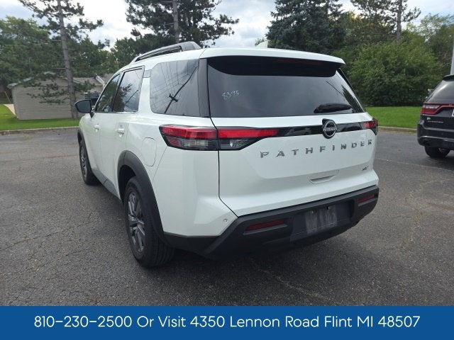 2024 Nissan Pathfinder SV