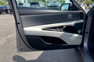 2025 Hyundai Elantra Hybrid Limited