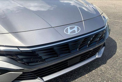 2025 Hyundai Elantra Hybrid Limited