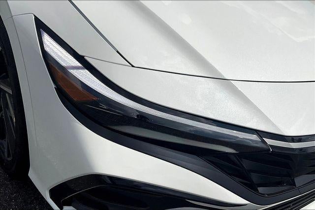 2025 Hyundai Elantra Hybrid Limited