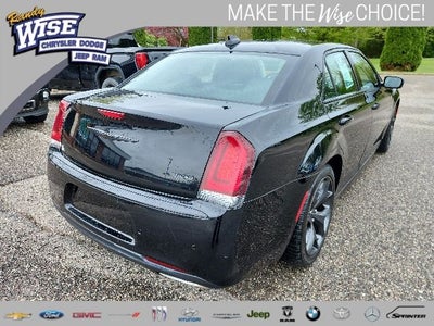2022 Chrysler 300 Touring