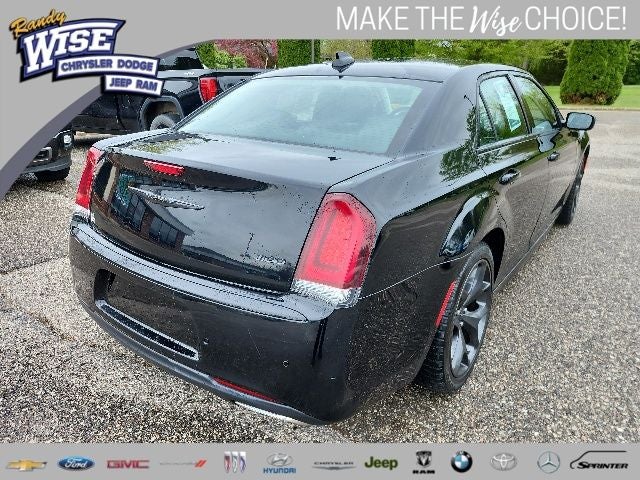 2022 Chrysler 300 Touring