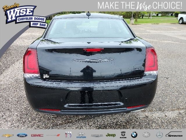 2022 Chrysler 300 Touring