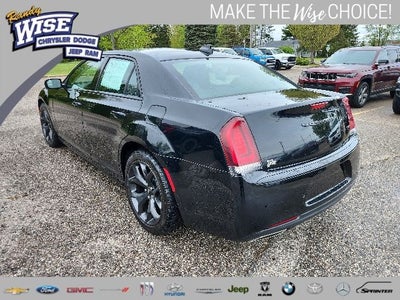 2022 Chrysler 300 Touring