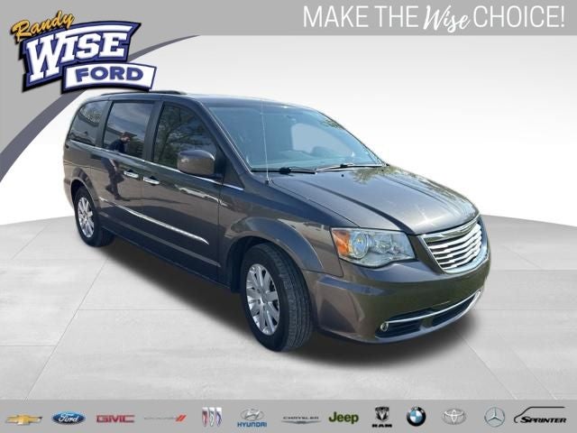2016 Chrysler Town & Country Touring's photo