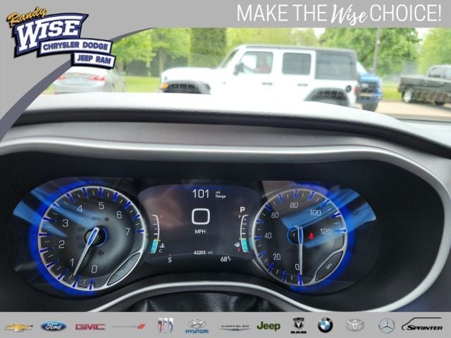 2025 Chrysler Pacifica Select