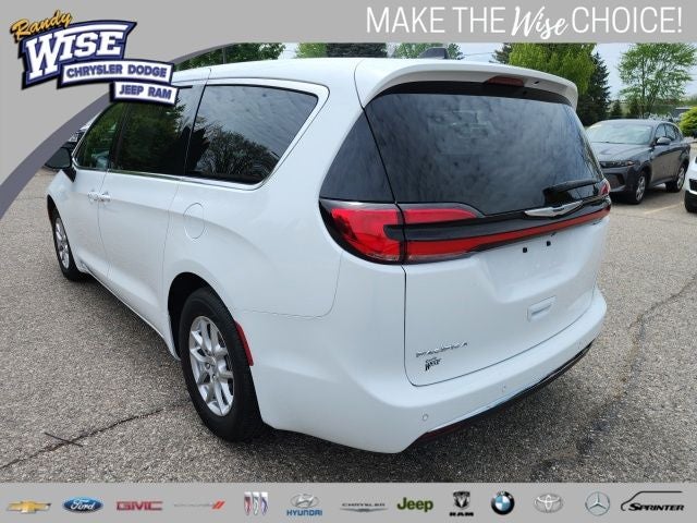2025 Chrysler Pacifica Select