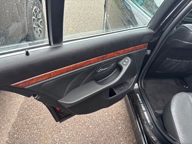 2001 BMW 5 Series 530i