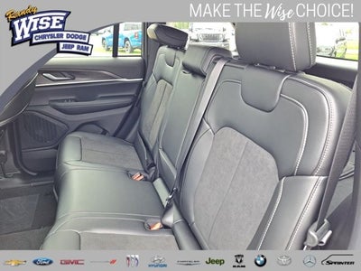2026 Jeep Grand Cherokee GRAND CHEROKEE LAREDO ALTITUDE 4X4