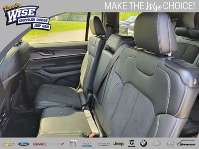 2026 Jeep Grand Cherokee GRAND CHEROKEE L LAREDO ALTITUDE 4X4