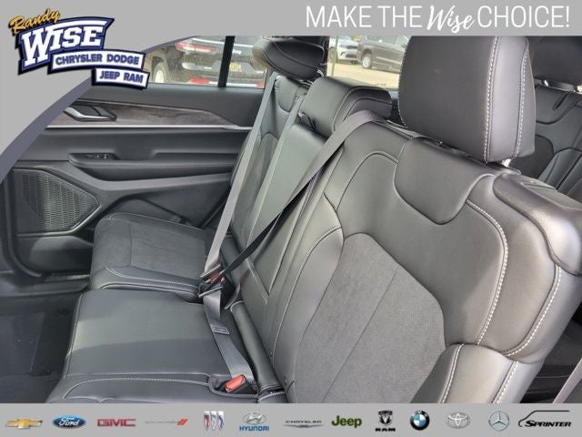 2026 Jeep Grand Cherokee GRAND CHEROKEE L LAREDO ALTITUDE 4X4