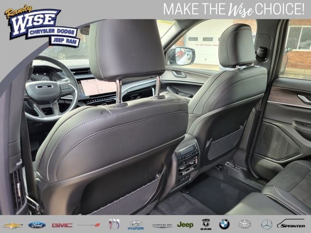 2026 Jeep Grand Cherokee GRAND CHEROKEE L LAREDO ALTITUDE 4X4