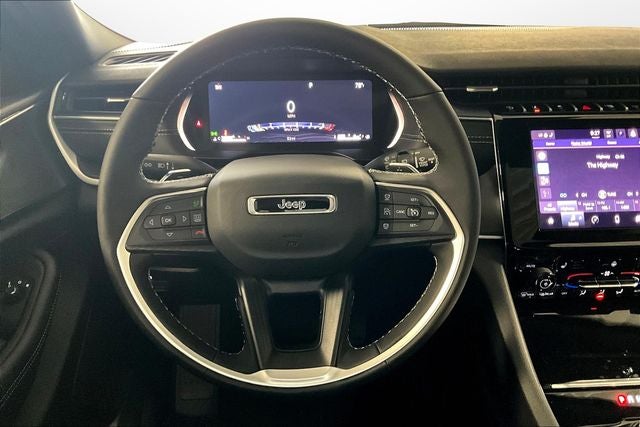 2025 Jeep Grand Cherokee GRAND CHEROKEE L LAREDO X 4X4