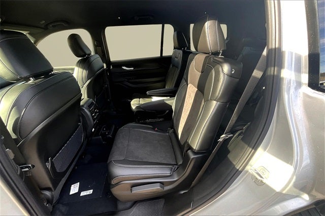 2025 Jeep Grand Cherokee GRAND CHEROKEE L ALTITUDE 4X4